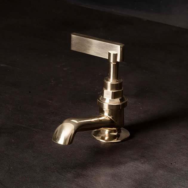 Metallic sink